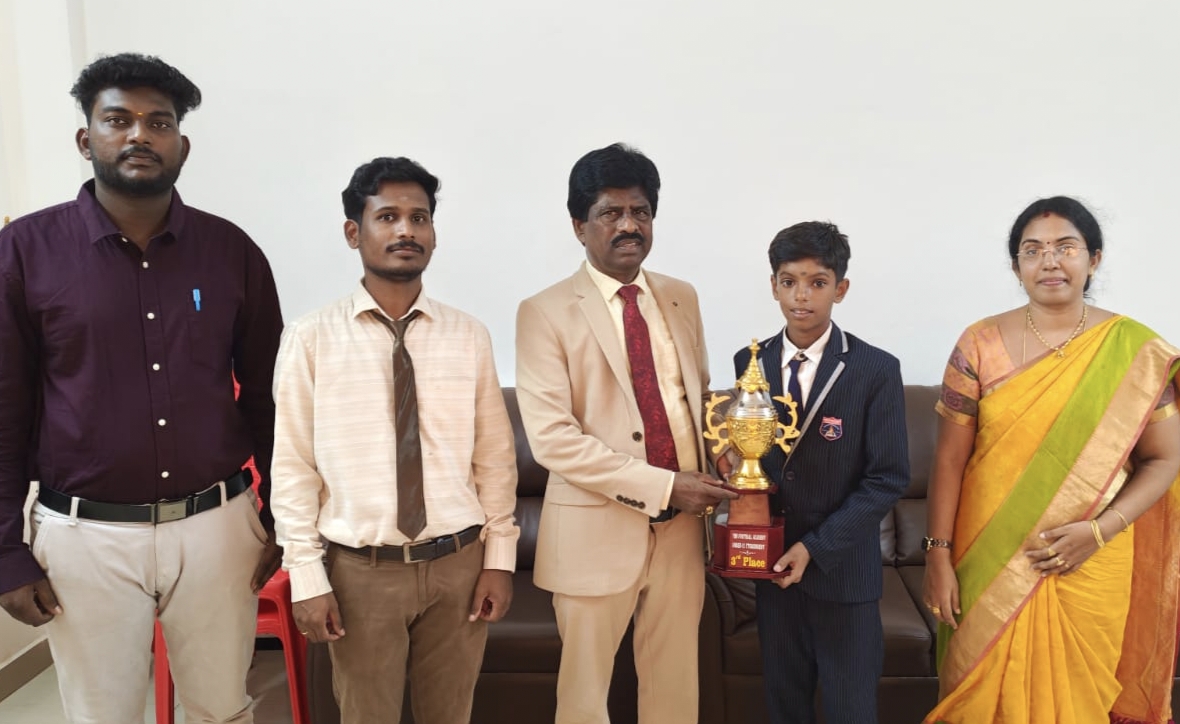 மாநில அளவிலான கால்பந்து போட்டி : ஸ்ரீ ராஜராஜன் சிபிஎஸ்இ பள்ளி யில் பயிலும் 8-ஆம் வகுப்பு மாணவருக்கு "மேன் ஆஃப் தி மேட்ச்" விருது