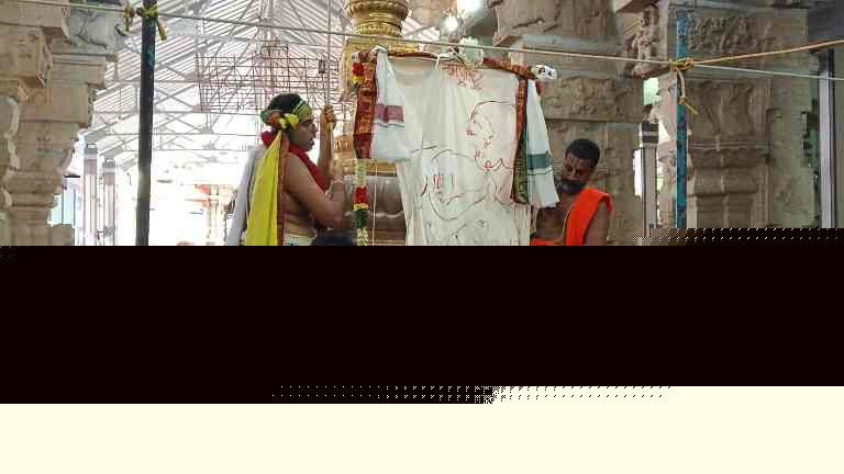திருக்கோஷ்டியூர் ஸ்ரீ சௌமிய நாராயண பெருமாள் கோயிலில் ஆடிப்பூர உற்சவ விழா கொடியேற்றத்துடன் துவங்கியது.