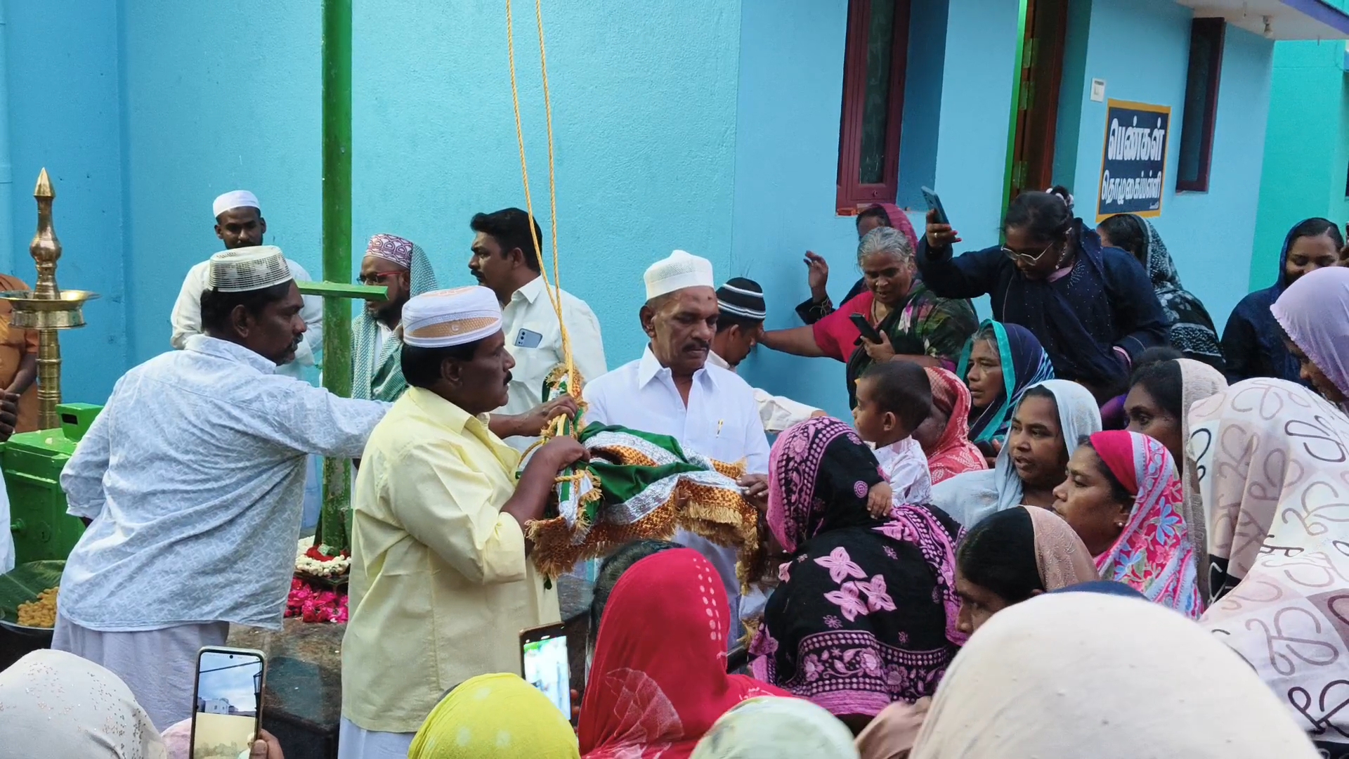பிரான்மலை ஹஜரத் ஷேக் அப்துல்லா அவுலியா தர்ஹா சந்தனம் பூசும் விழா கொடியேற்றம் 