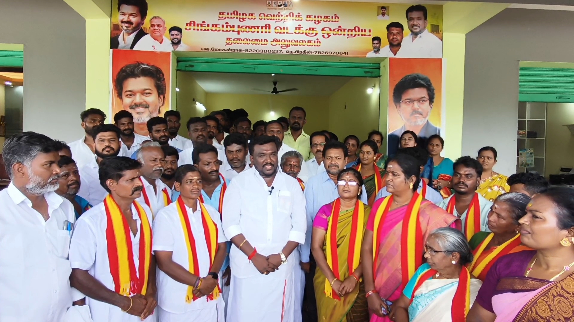 சிங்கம்புணரியில் முன்னாள் பேரூராட்சி சேர்மன் உட்பட 200-க்கும் மேற்பட்டோர் திருப்புத்தூர் சட்டமன்ற உறுப்பினர் முன்னிலையில் தமிழக வெற்றி கழகத்தில் இணைந்தனர்
