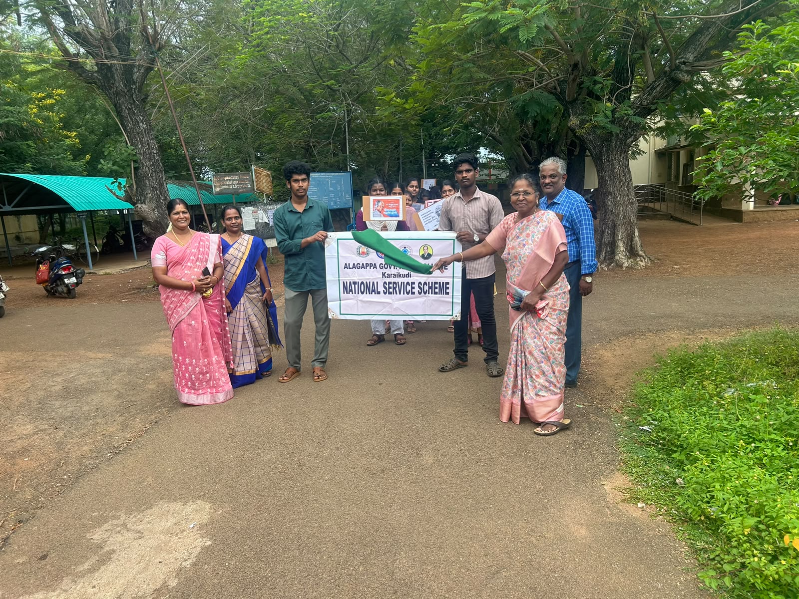 காரைக்குடி அழகப்பா அரசு கலைக் கல்லூரியின் நாட்டு நலப்பணி திட்டம் சார்பாக இளைஞர் எழுச்சிப் பேரணி